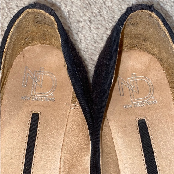 Black Floral Lace Ballet Flats - Picture 3 of 6